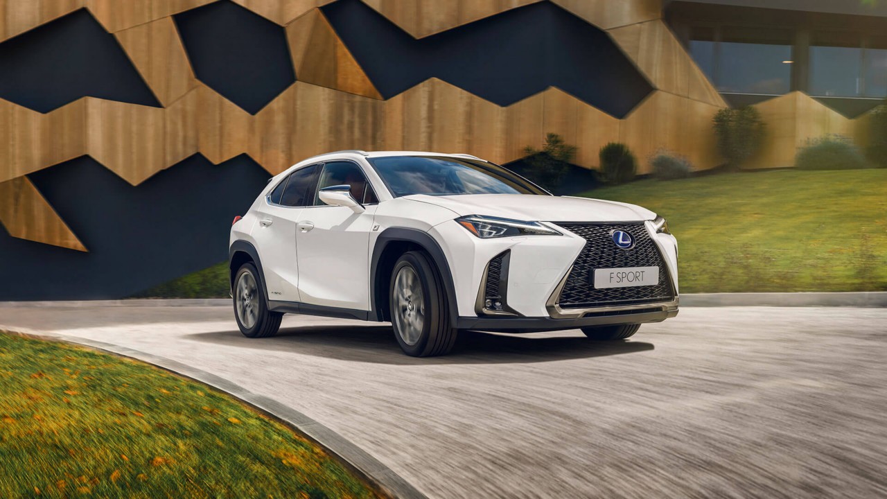 2018-lexus-ux-presales-gallery-exterior-004-1920x1080_tcm-3189-1418504_tcm-3189-2378892