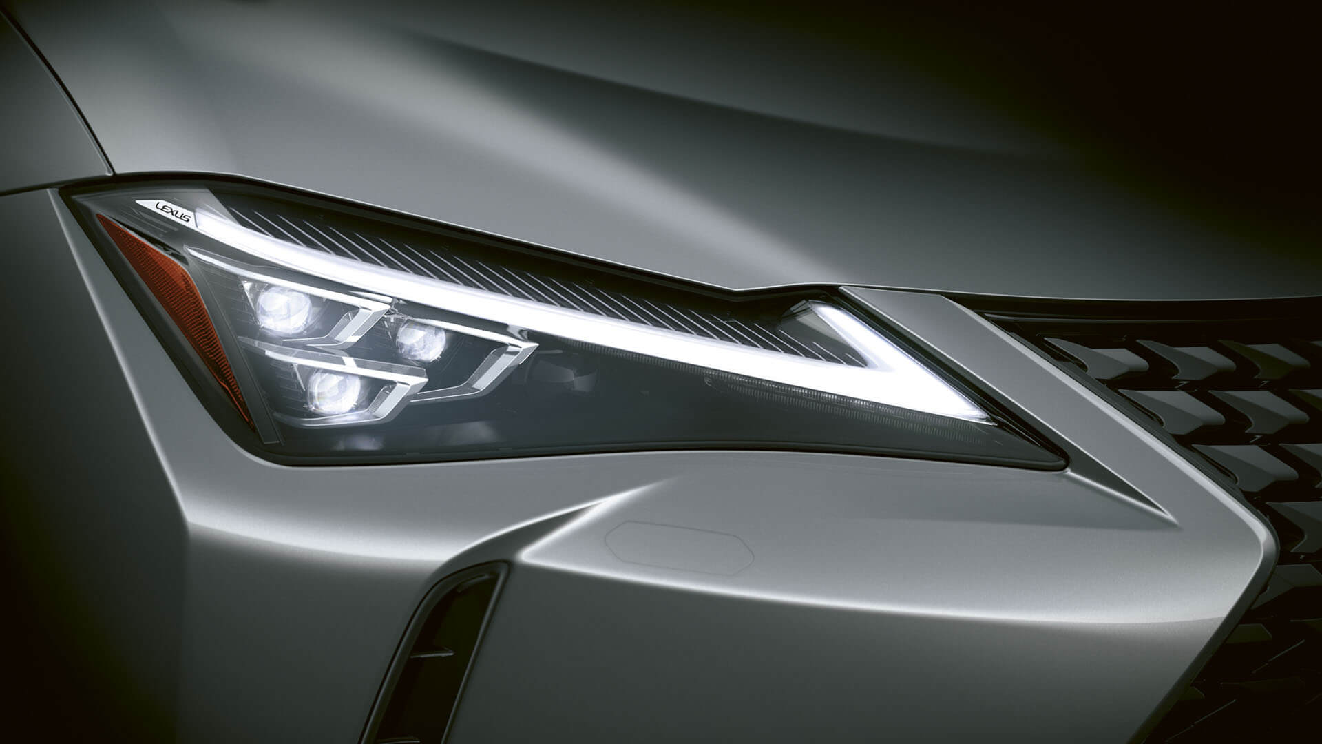 Lexus UX 300e headlight 