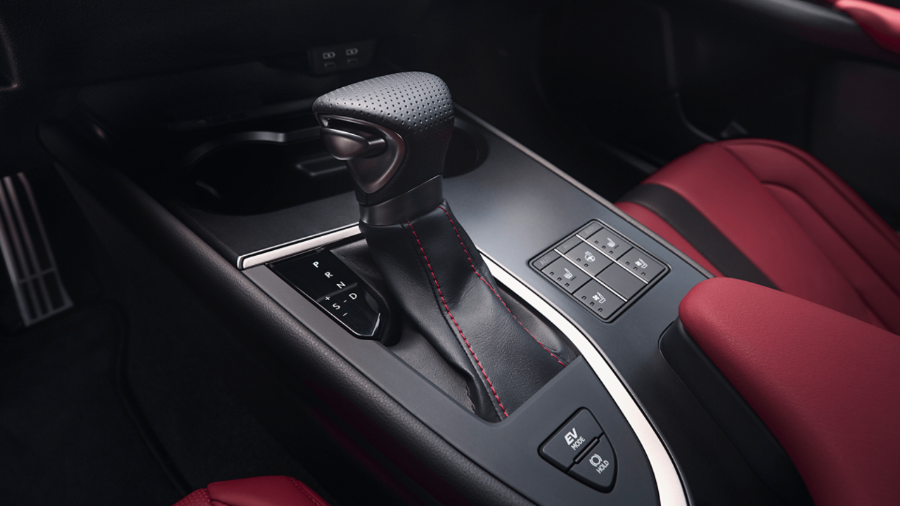 Lexus UX centre console