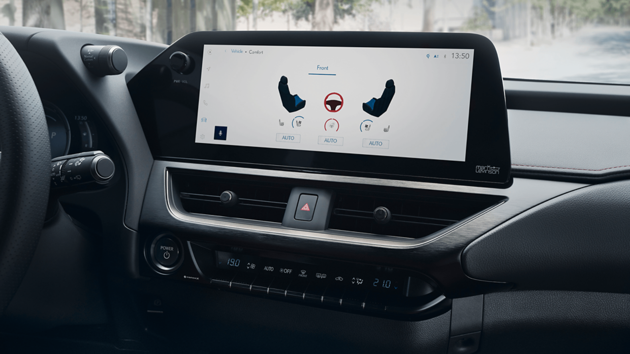 Temperature settings displayed on the Lexus UX multimedia screen