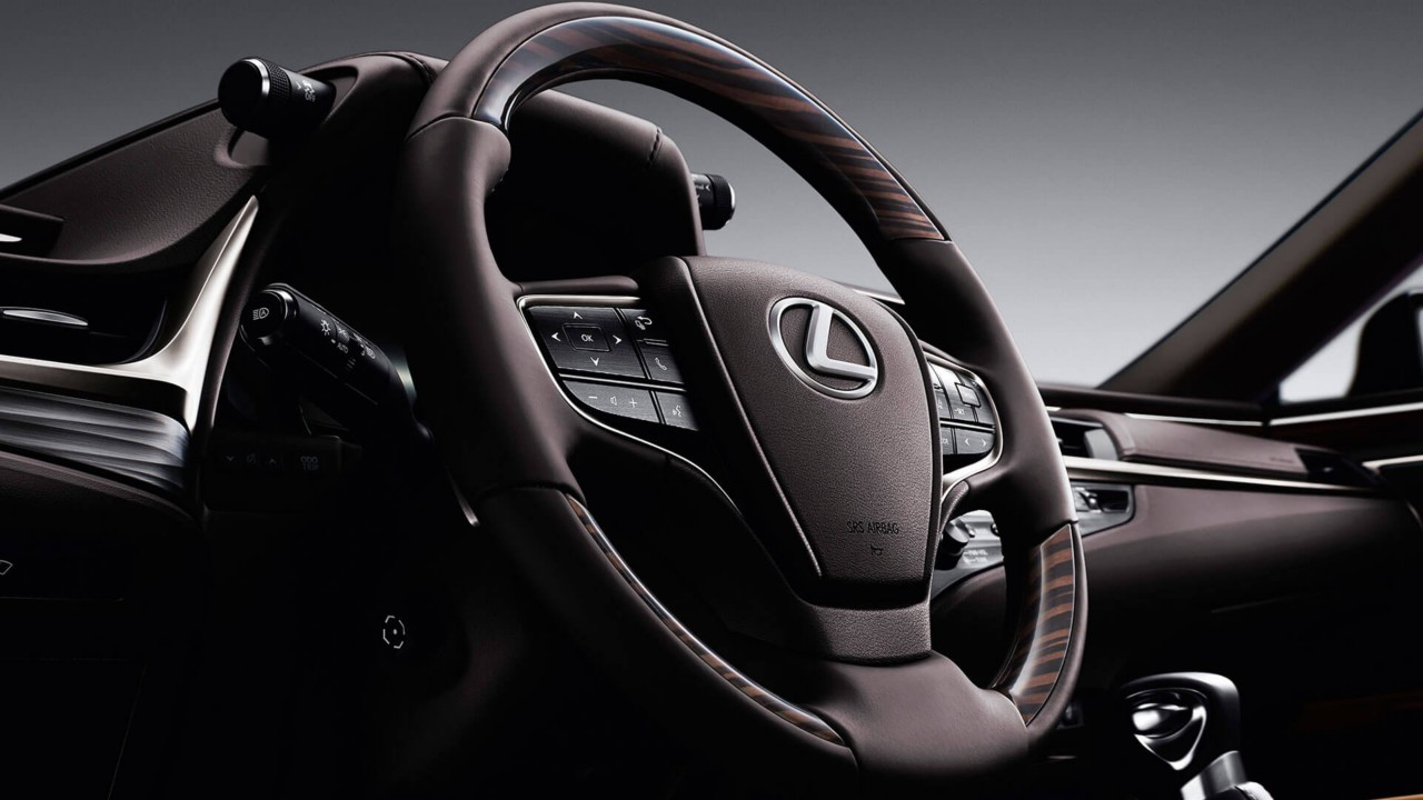 2019-lexus-es-hybrid-experience-feature-leather-steering-wheel-1920x1080tcm-3154-1508676