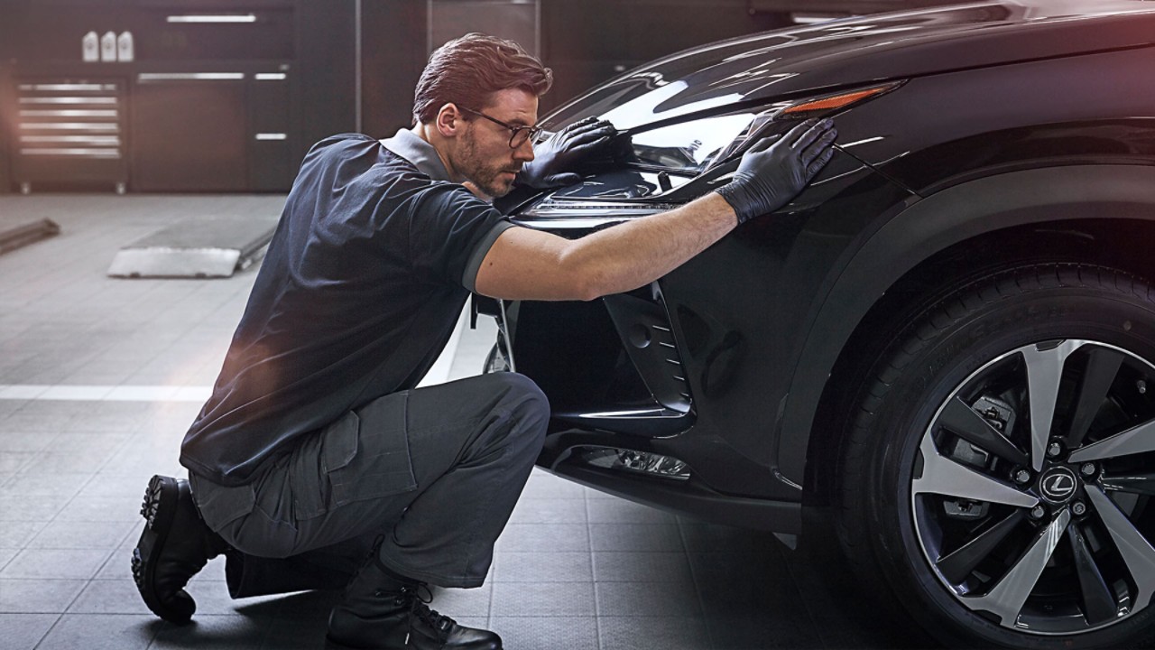 A Lexus technician