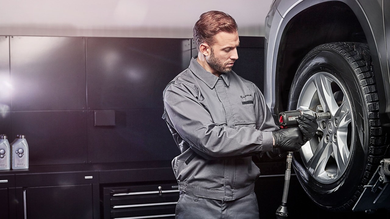 A Lexus technician