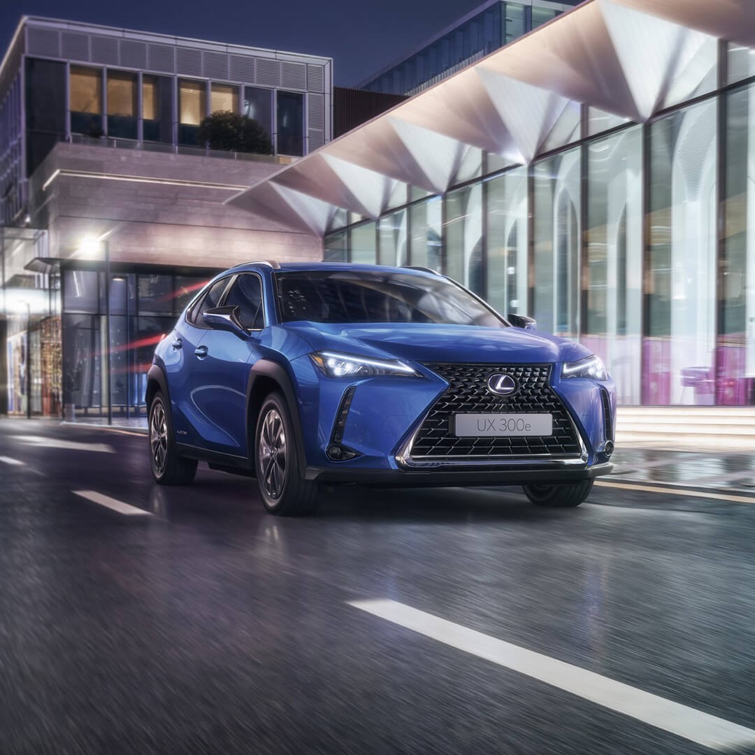 Lexus UX 300e driving through a city location